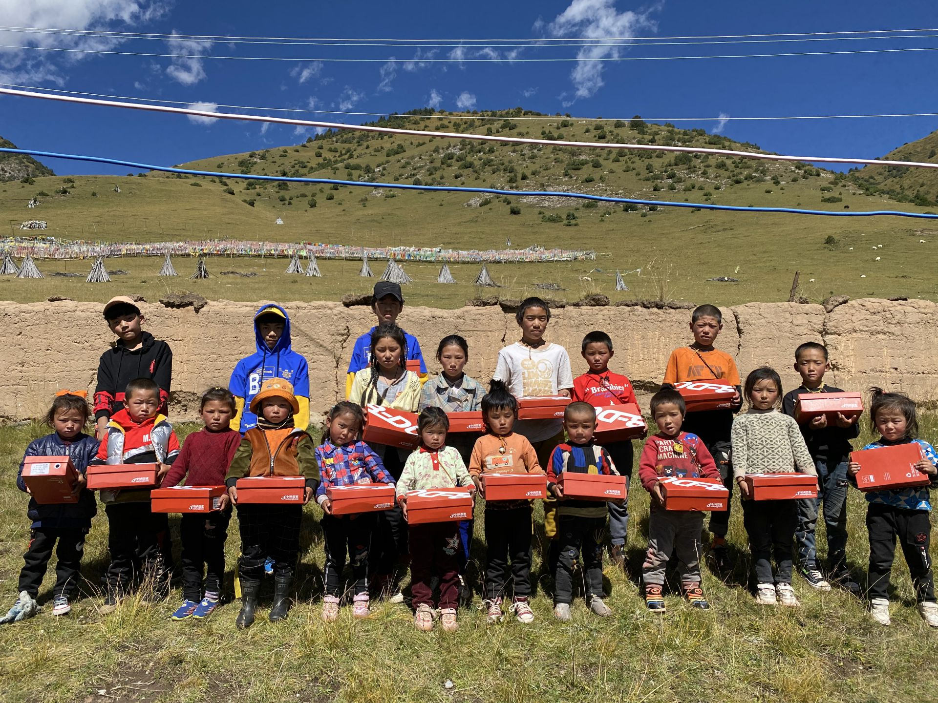 珠海昊天运动健康管理有限公司公益回顾丨家国同欢月同圆 温暖满载甘孜州(图13) 珠海昊天运动健康管理有限公司公益回顾丨家国同欢月同圆 温暖满载甘孜州(图13)